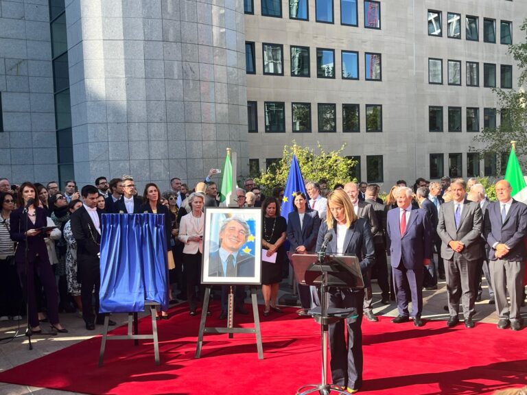 Immagine Copertina - David Sassoli, un edificio del Parlamento Ue porta il suo nome: prima di lui solo Altiero Spinelli
