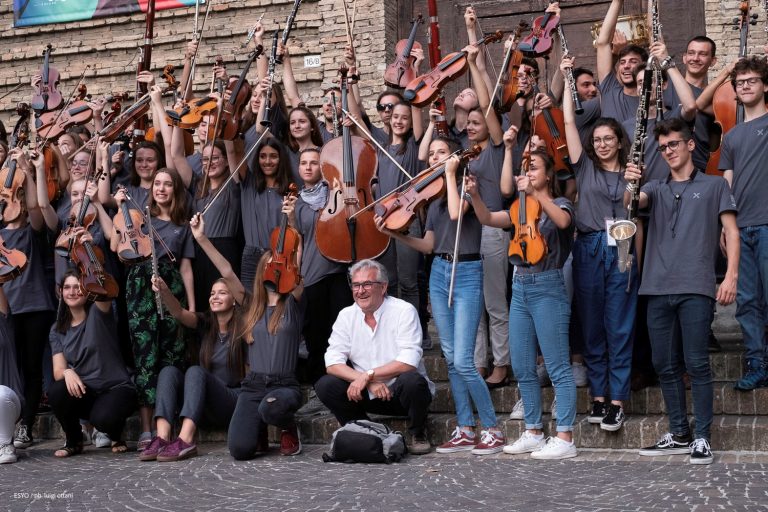 Immagine Copertina - TANTE PIAZZE UNA SOLA COMUNITÀ