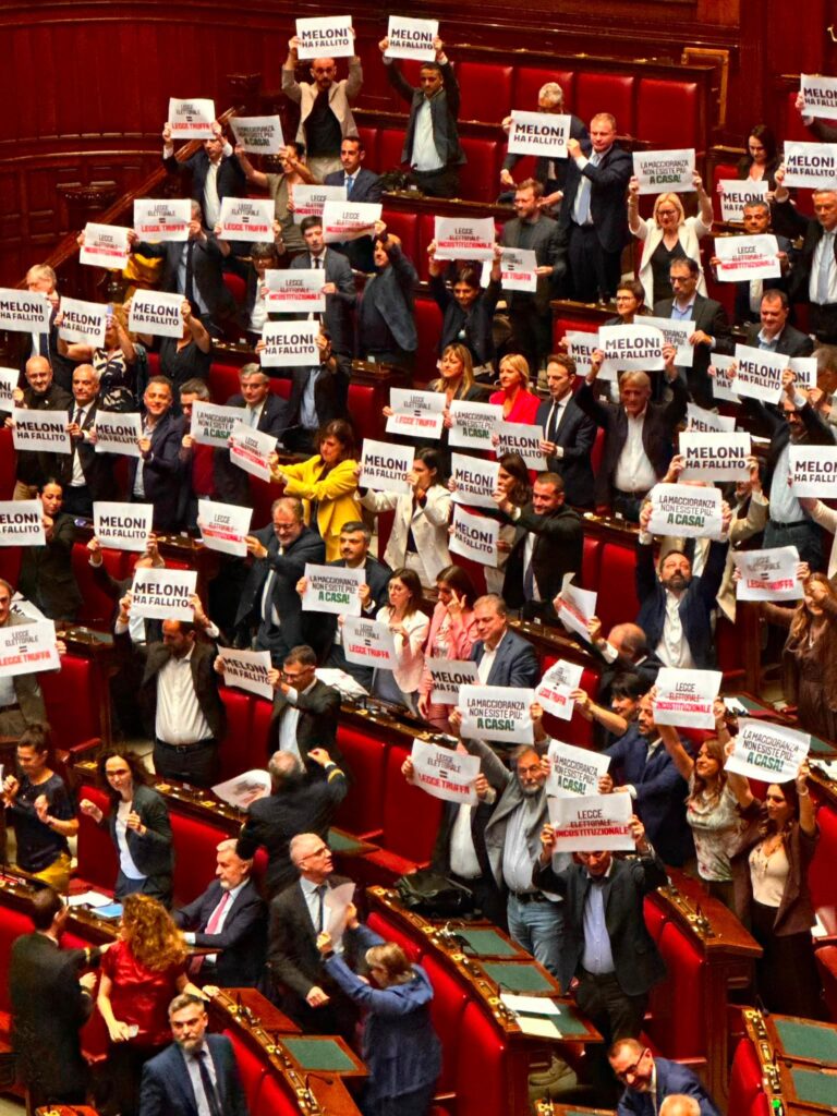 Immagine Copertina - Riforma elettorale, maxi-premio e incognita Consulta